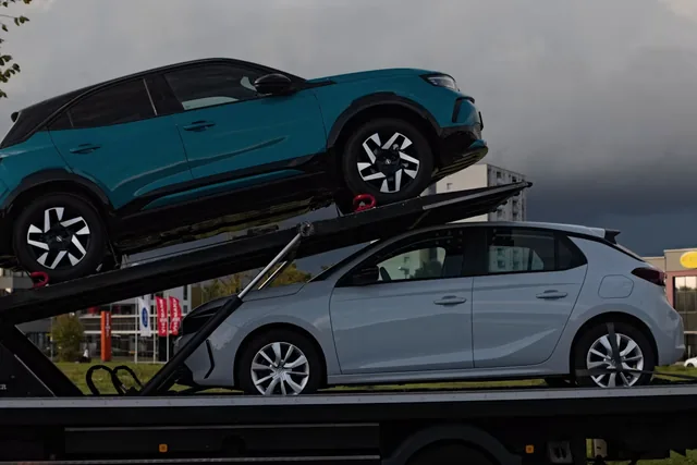 PKW auf Autotransporter